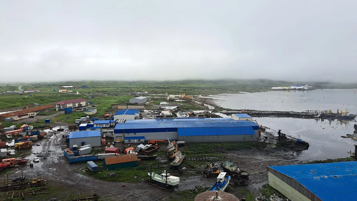 Cidade de Severo-Kurilsk, foi atingida pelo tsunami, na ilha de Paramushir, no norte das Ilhas Curilas da Rússia.