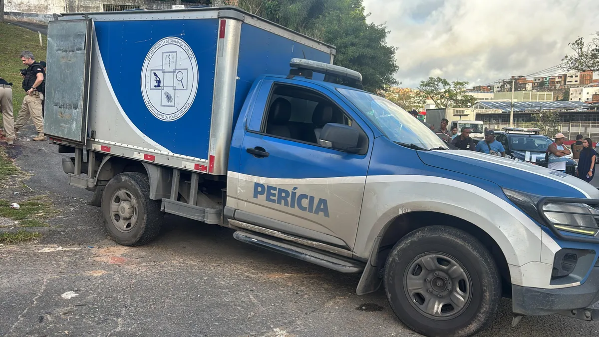 Unidade do DPT fazendo a remoção dos corpos no bairro do Retiro