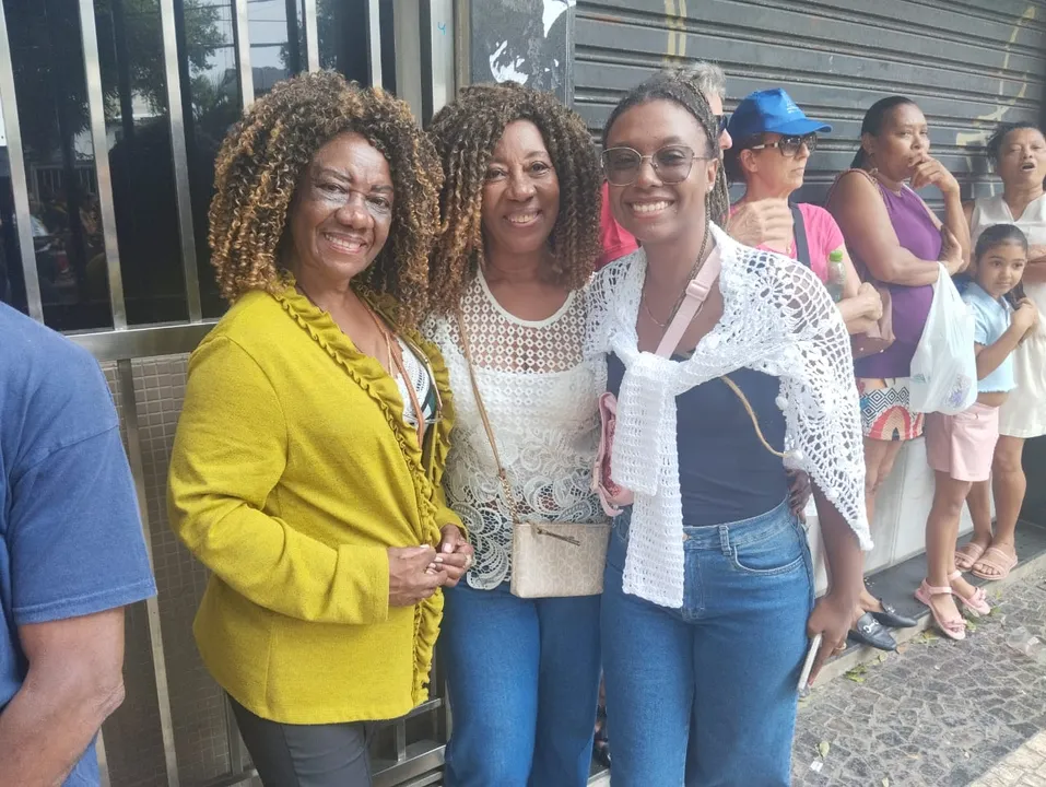 Irmãs do Rio de Janeiro acompanhando o desfile de 7 de setembro em Salvador