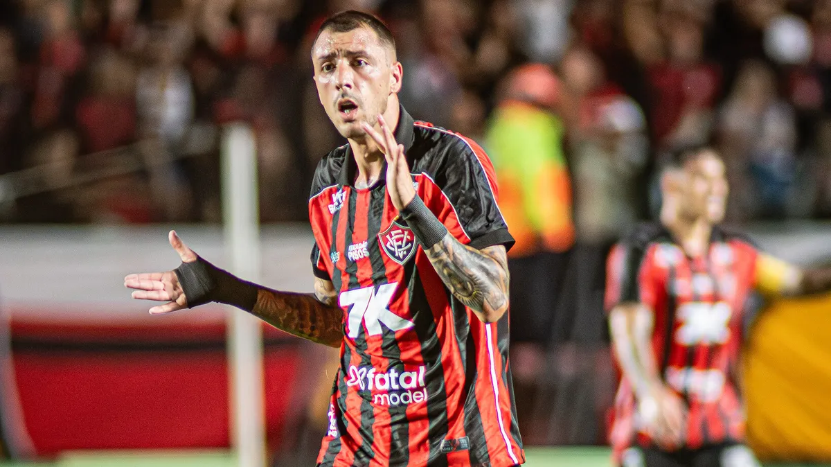 Renzo López, atacante do Vitória