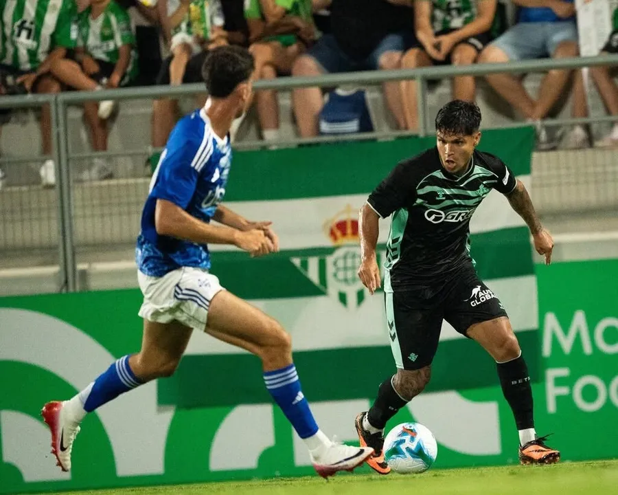 Betis e Como disputaram amistoso internacional na Espanha marcado por confusão em campo
