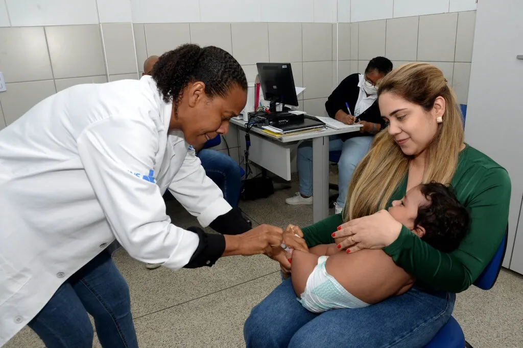Vacina ACWY já era oferecida no SUS a adolescentes de 11 a 14 anos