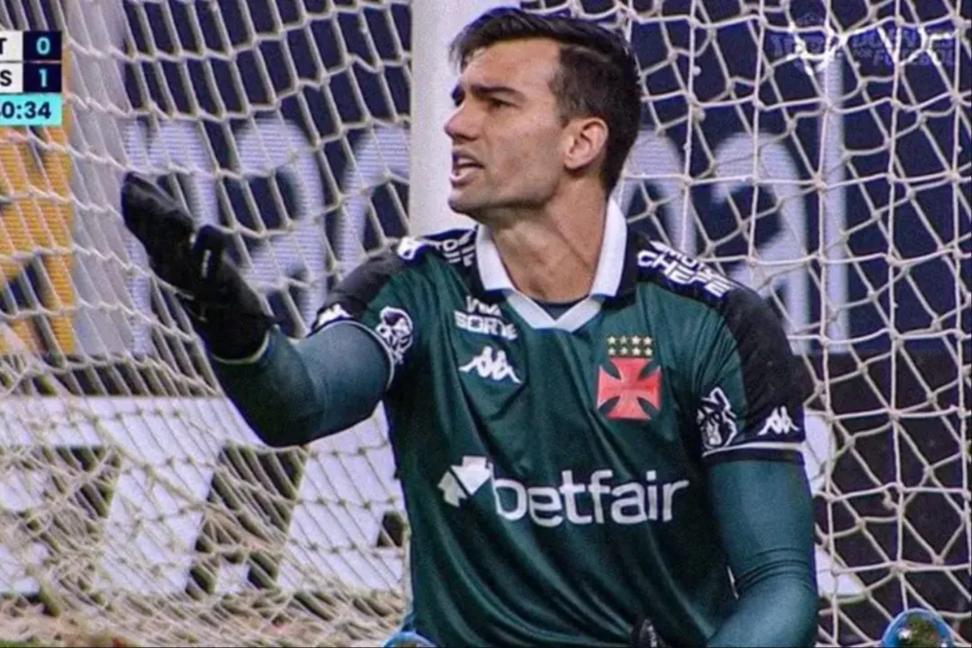 Após a expulsão de Léo Jardim contra o Athletico, o Vasco divulgou laudo que aponta lesão do goleiro e contesta a súmula do árbitro da partida.