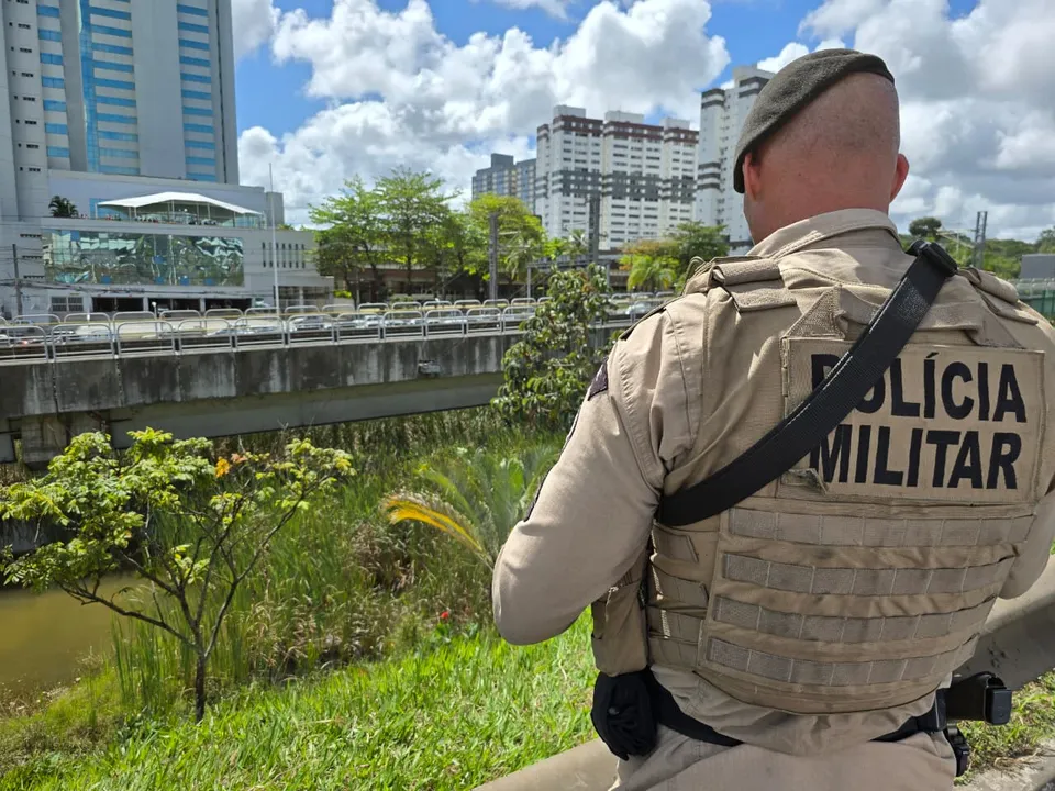 Agentes da PM durante atuação em Salvador (ilustração)
