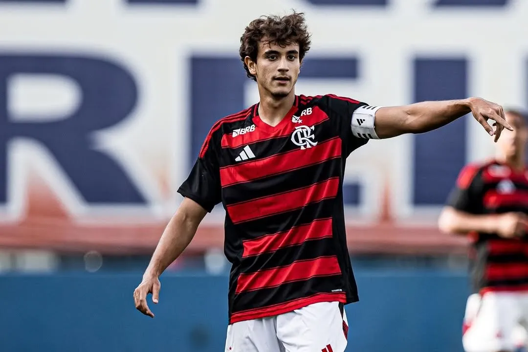 Luis Aucelio em ação durante jogo pelo Flamengo