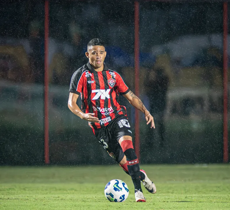 Erick desfalca o Vitória contra o São Paulo por questões contratuais