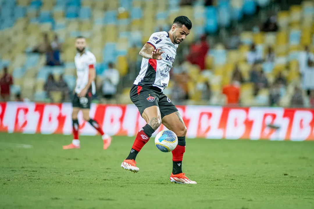 Willean Lepo em ação pelo Vitória