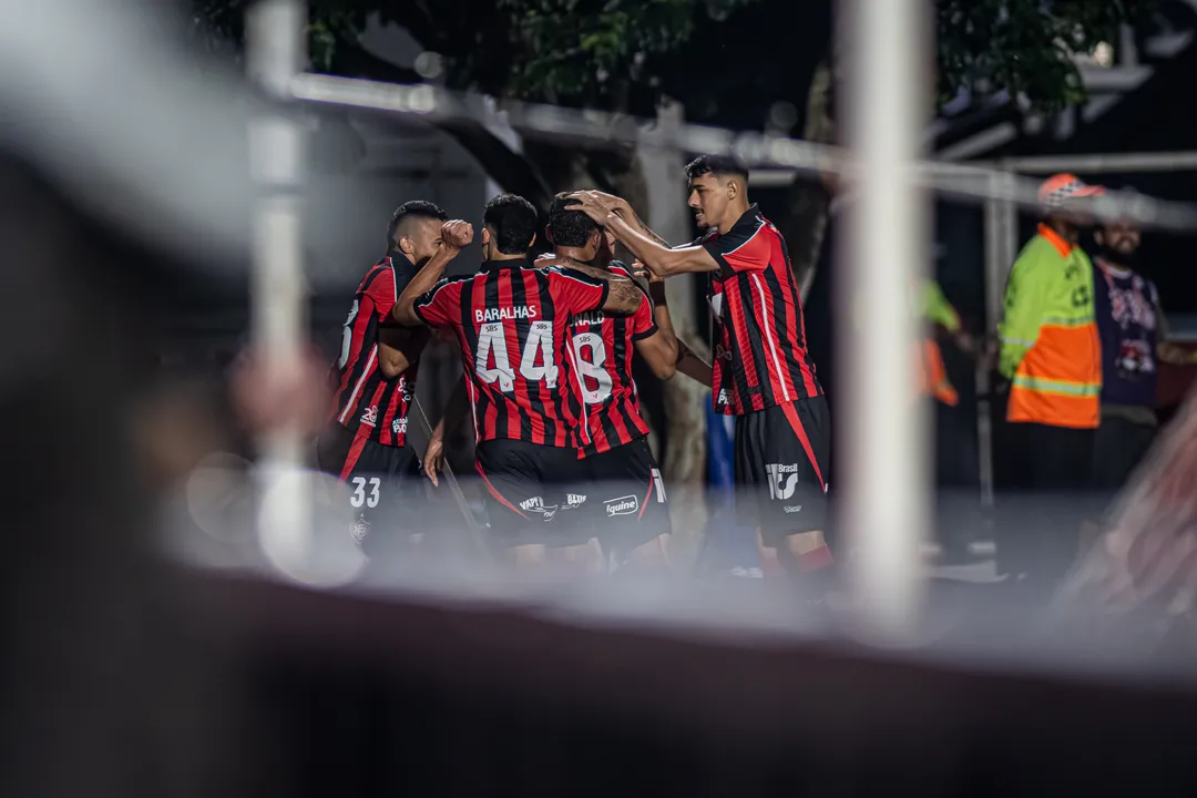 Vitória e Palmeiras empataram em 2 a 2 no Brasileirão
