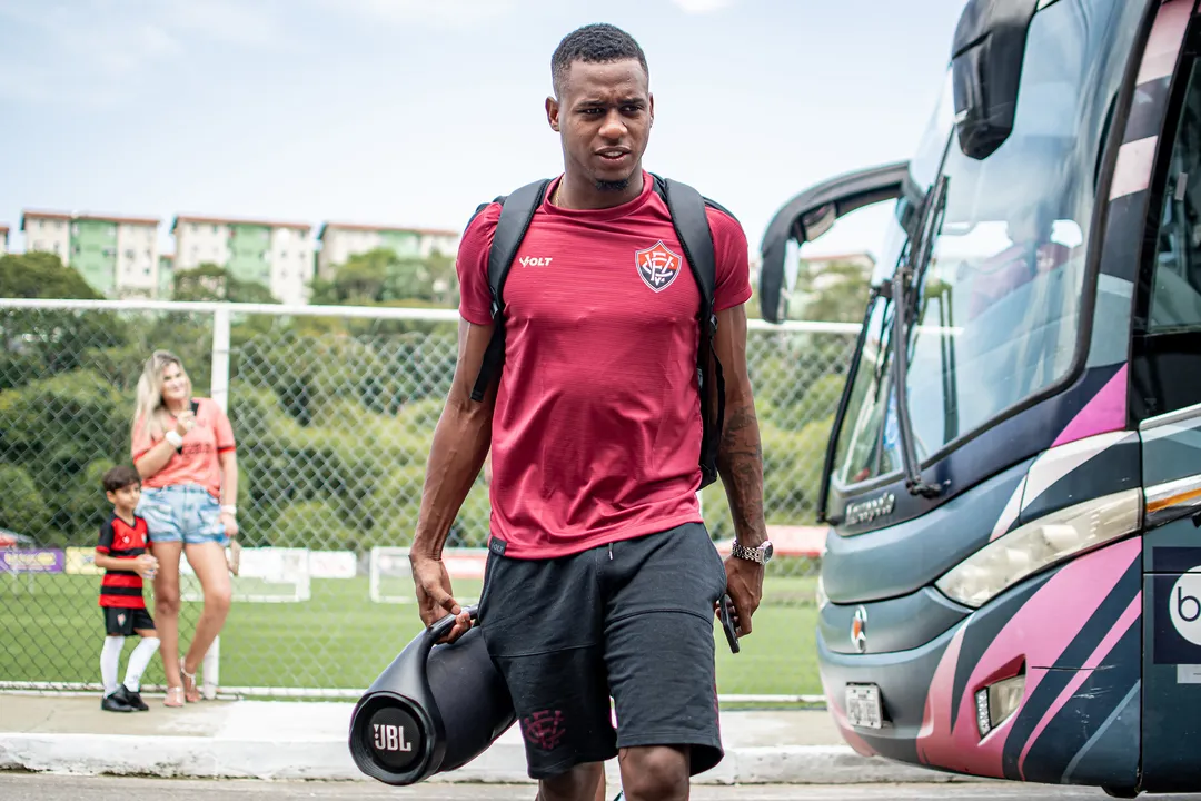 Volante Dudu retorna ao Vitória