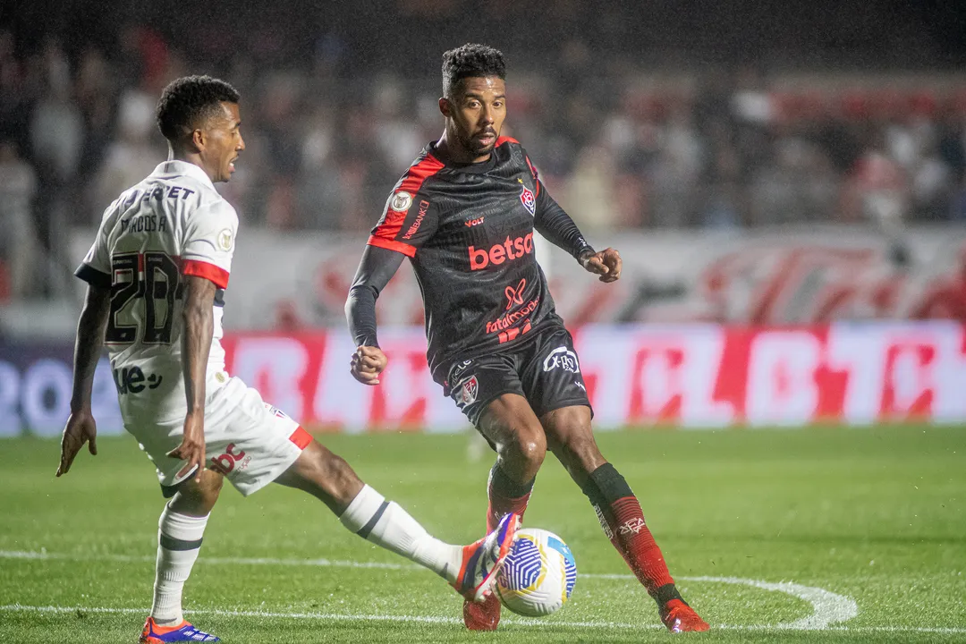 São Paulo e Vitória durante jogo pelo Brasileirão 2024
