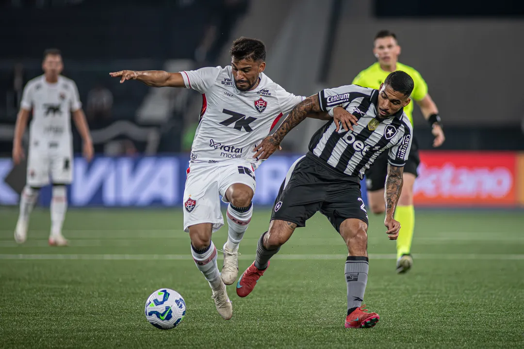Ronald foi novamente titular pelo Vitória