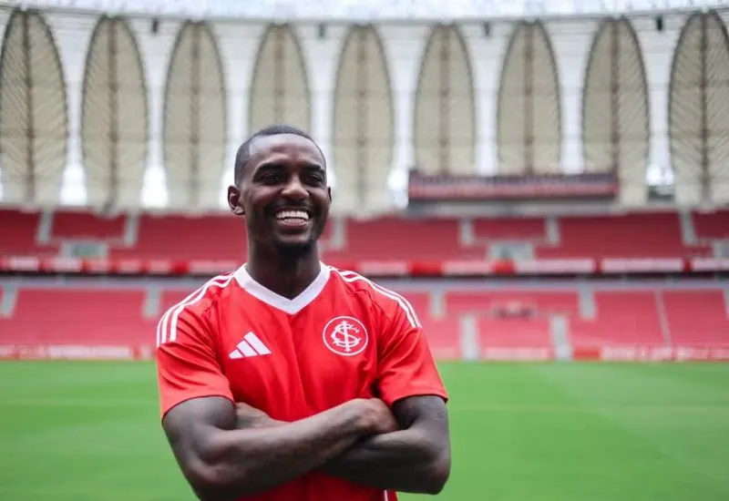Ramon com a camisa do Inter