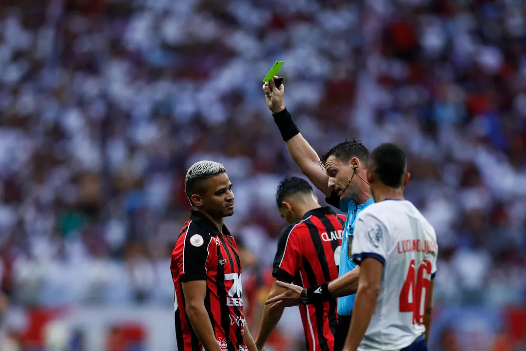 Erick é mais um jogador do Vitória suspenso no Brasileirão