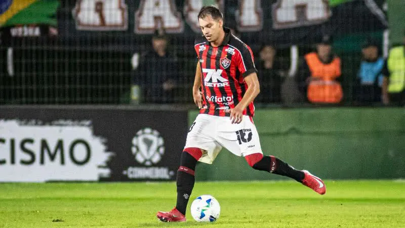 Zé Marcos é um dos novos desfalques do Vitória no Brasileirão