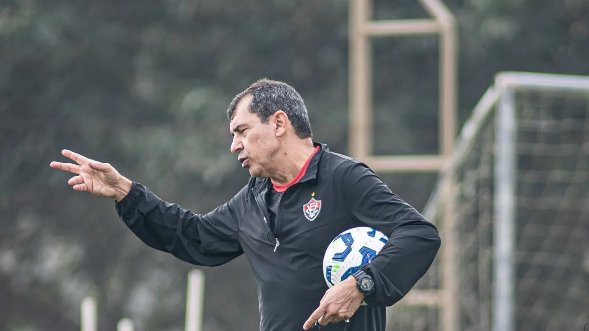 Imagem ilustrativa da imagem Vitória inicia era Carille em busca de confiança no Brasileirão