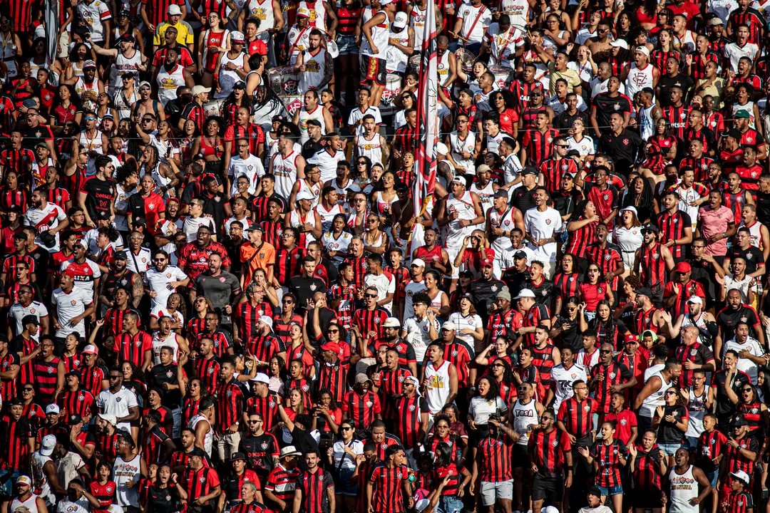 O Vitória enfrenta o Sport no Barradão