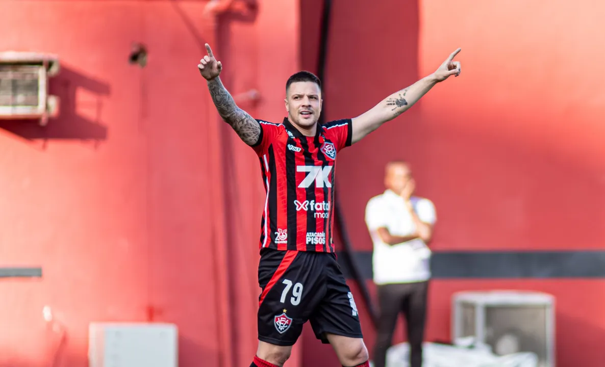 Renato Kayzer marcou o gol heróico do Vitória na partida