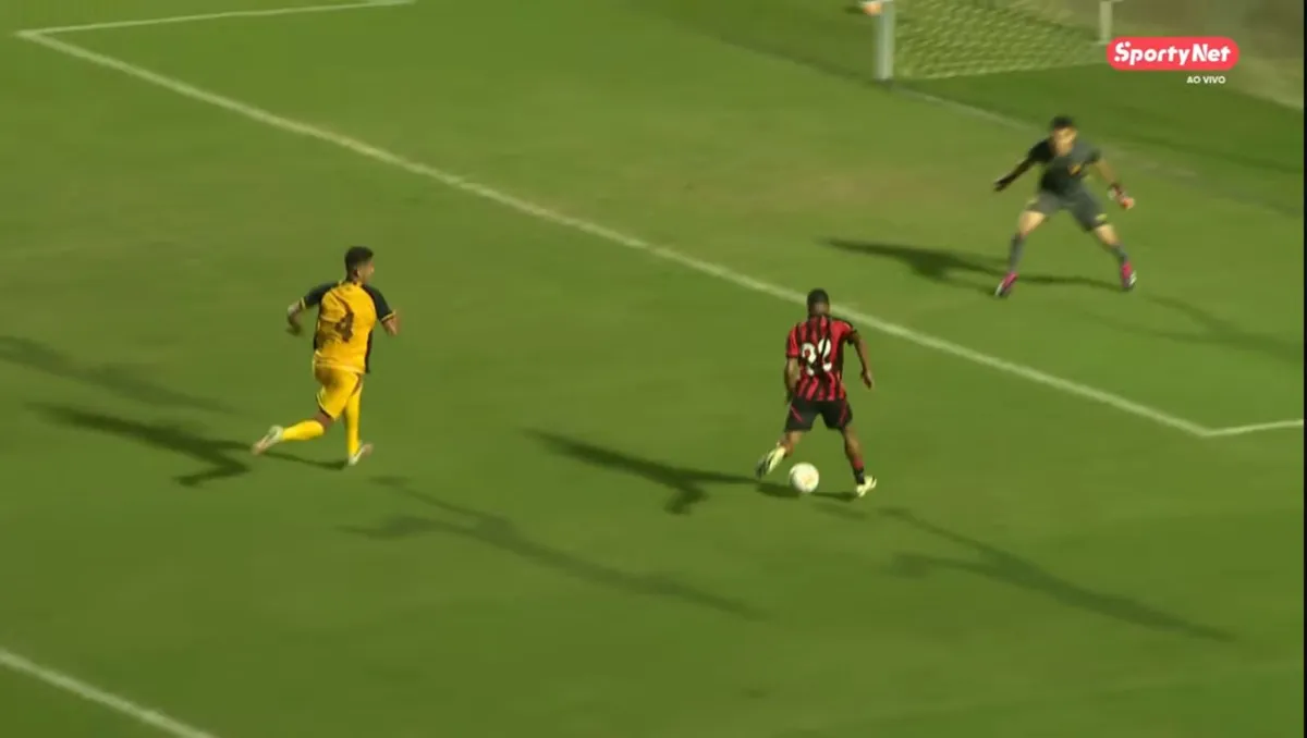 Alexsandro entrou no segundo tempo e marcou o terceiro gol do Vitória