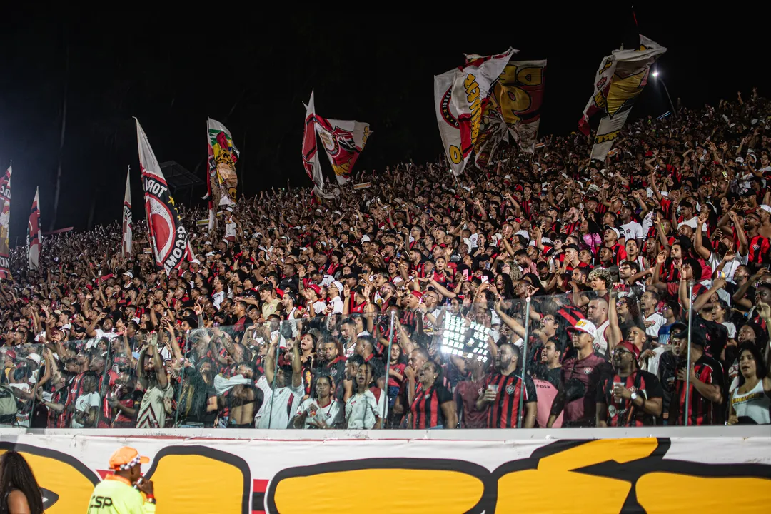 Vitória e Flamengo se enfrentam pela 21ª rodada do Brasileirão