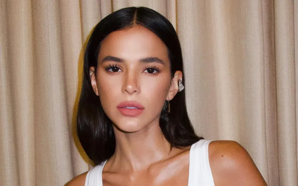Bruna Marquezine foi vista jantando com o rapaz
