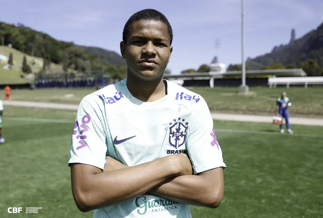 Geovane, zagueiro do time Sub-15 do Vitória