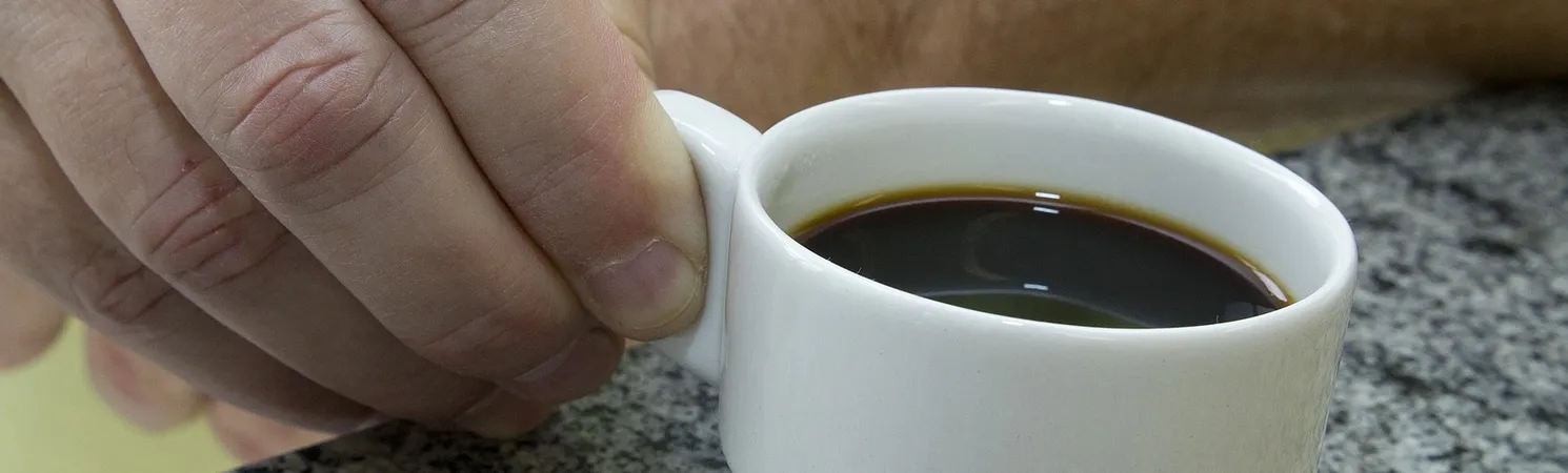 Ele foi autuado em flagrante por lesão corporal e injúria