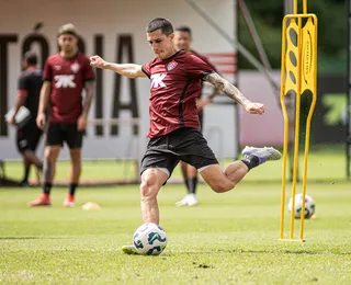 Com foco no sistema defesivo, Vitória treina focado no Palmeiras