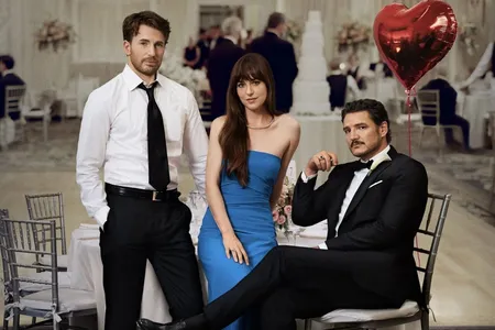 A principal estreia da semana é a comédia romântica Amores Materialistas