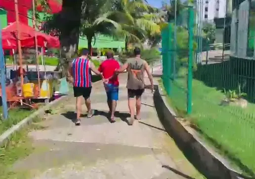 Jônatan foi preso com dinheiro, celulares e diversas porções de entorpecentes
