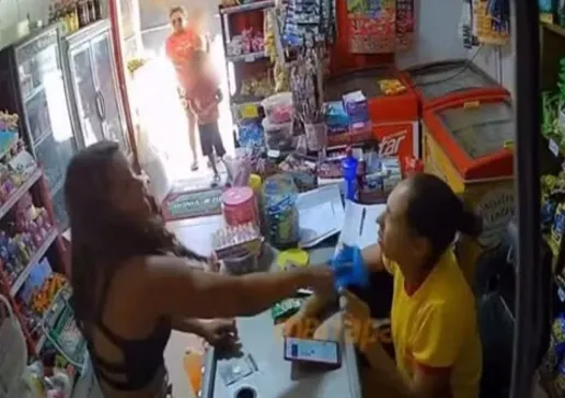 O invólucro de maconha foi removido das partes íntimas da mulher