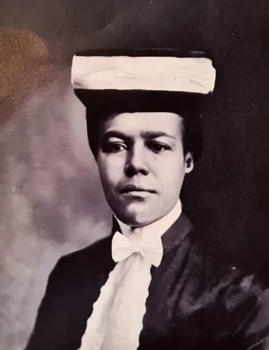 Maria Odília, primeira mulher negra formada em medicina no país, em 1909