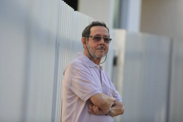 Ruy Espinheira Filho é professor e escritor