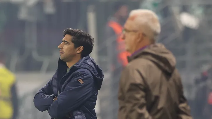 Abel Ferreira, do Palmeiras, em jogo contra o Corinthians