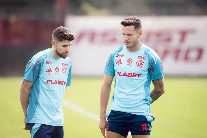 Jorginho e Saul chegaram para reforçar o já milionário Flamengo