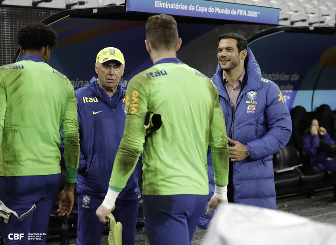 Carlo Ancelotti em treino da Seleção Brasileira