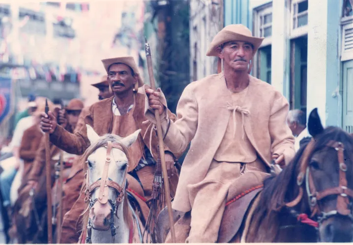 Encourados de Pedrão no Desfile do Dois de Julho de 1999