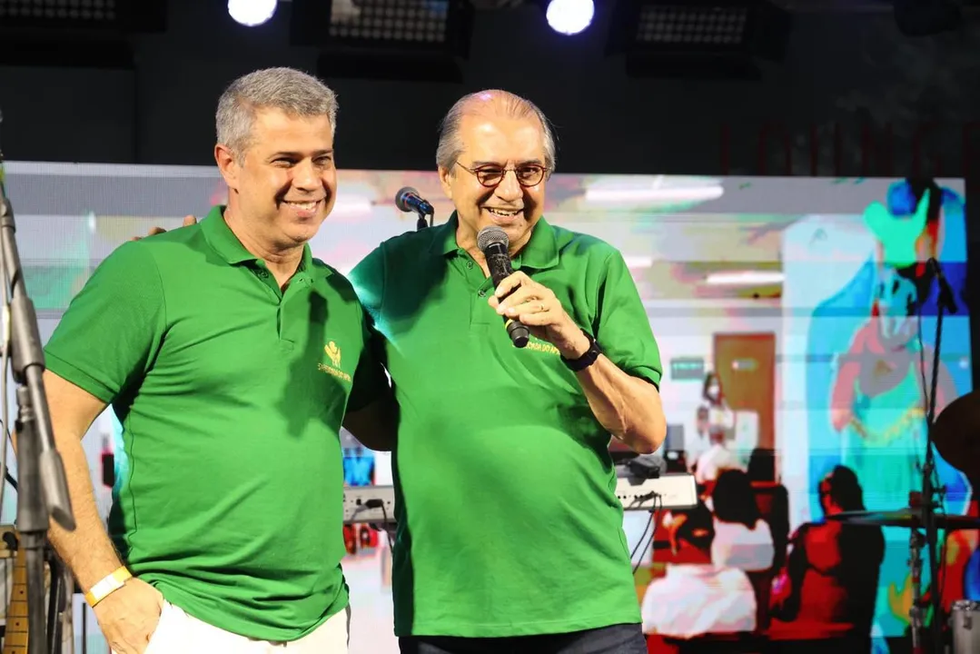 Frank Alcântara e Roberto Sá Menezes felizes com o sucesso da Feijoada do Amor
