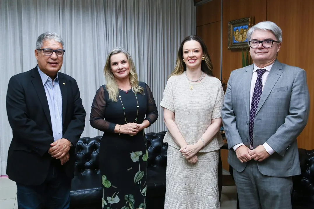Representantes da ACB e da FIEB em visita à Alba