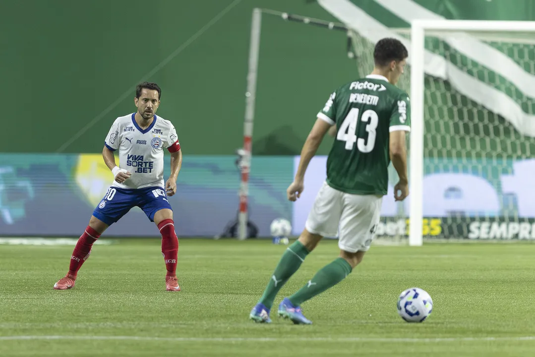 O Palmeiras vive grande fase com 10 jogos invictos e encara o Bahia na Fonte Nova, que tenta encerrar uma sequência de quatro jogos sem vencer no Brasileirão.