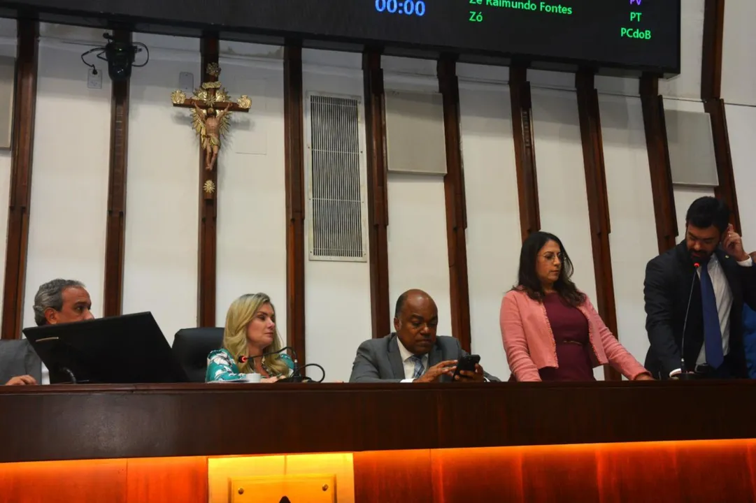 Deputados votam projeto do Executivo que concede pagamento de abono extraordinário de 20% aos professores
