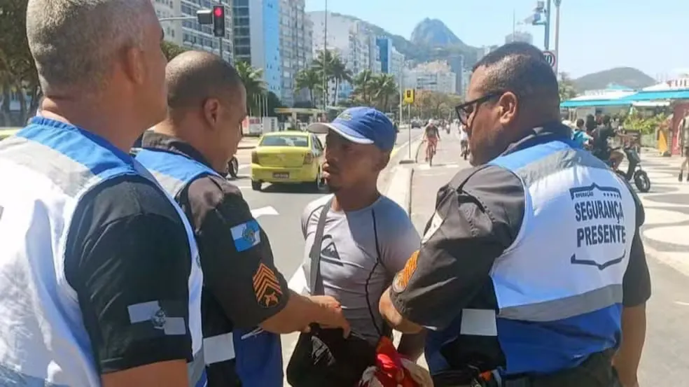 O homem foi localizado e preso rapidamente pelos agentes
