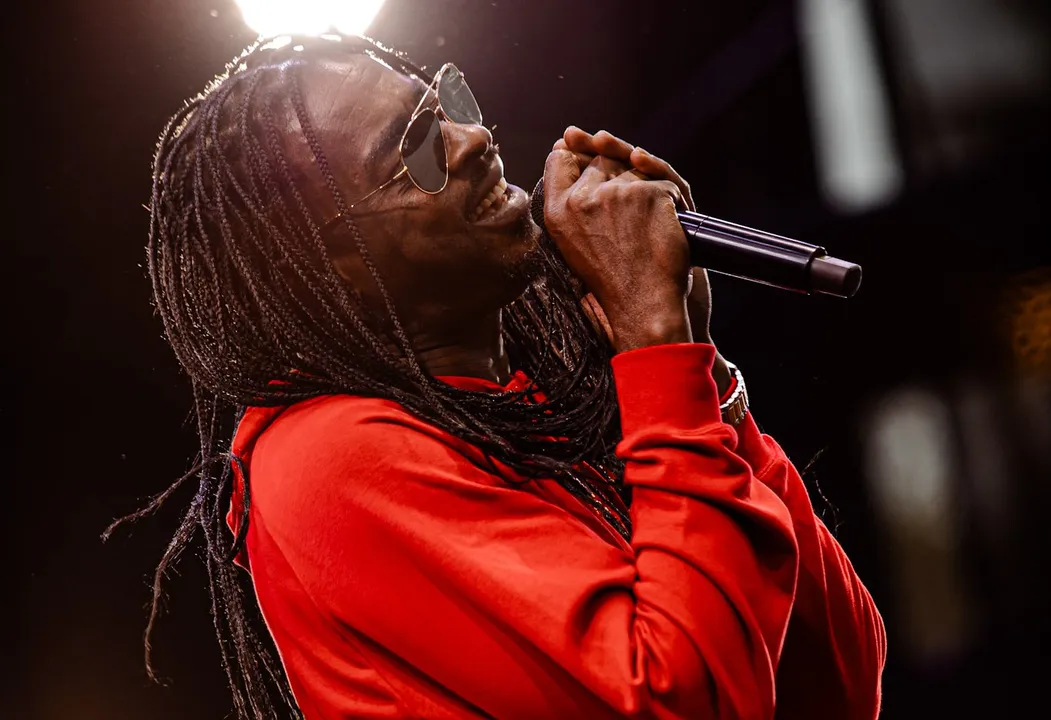 Show de Seu Jorge promete energia e alegria do início ao fim na Arena A TARDE