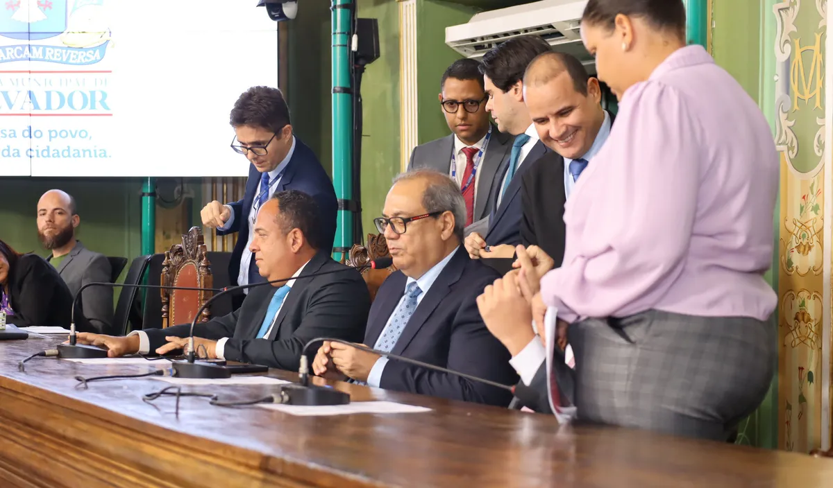 Imagem ilustrativa da imagem Ausência de secretário gera impasse na reunião entre vereadores e APLB