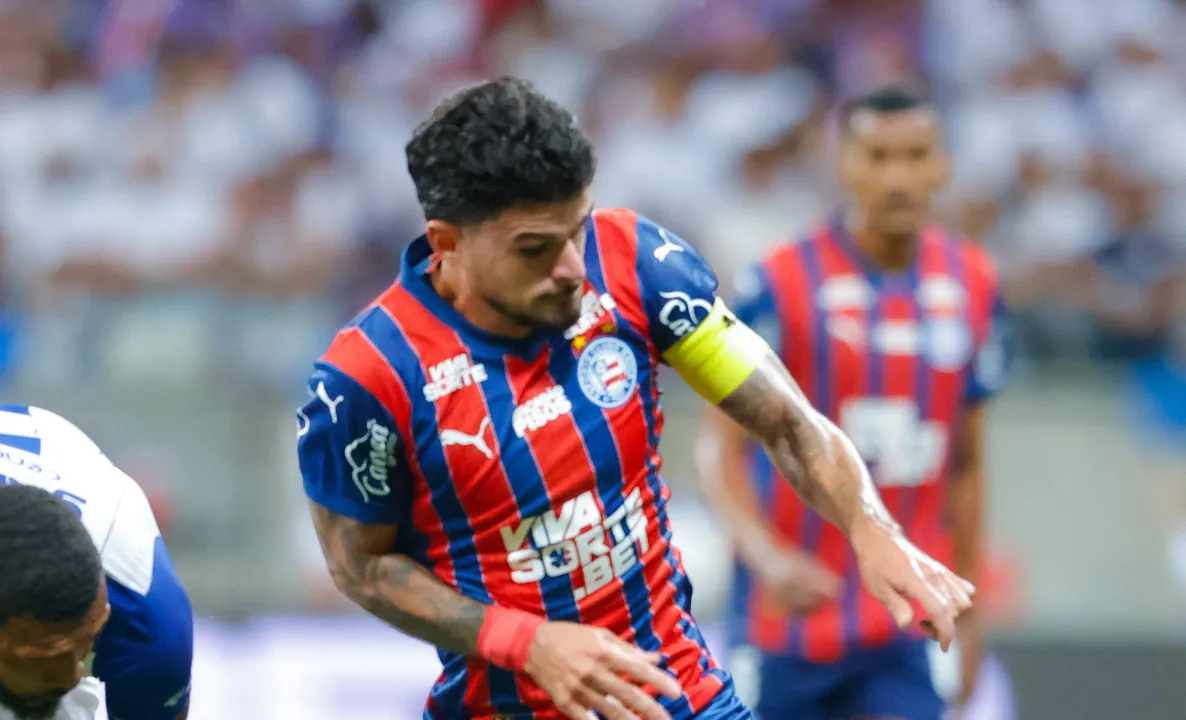 Cauly em campo com a camisa do Bahia