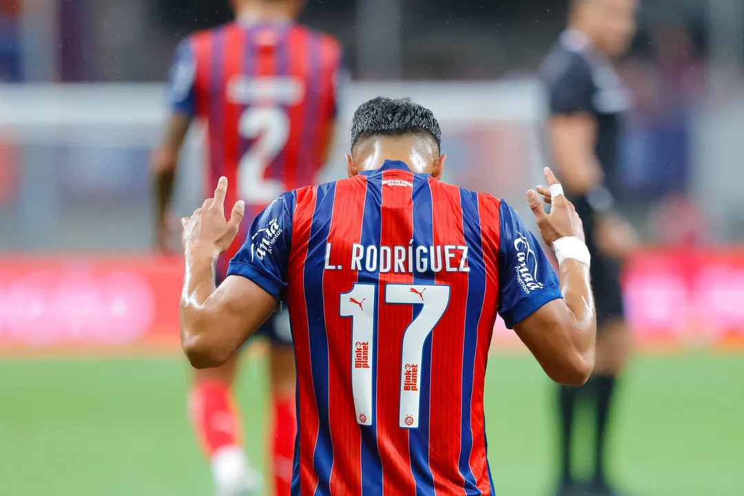 O atacante Luciano Rodríguez, artilheiro do Bahia, está de saída para o Neom SC, da Arábia Saudita. A transferência, avaliada em R$ 139,3 milhões, se torna a maior da história do clube e do futebol do Nordeste.
