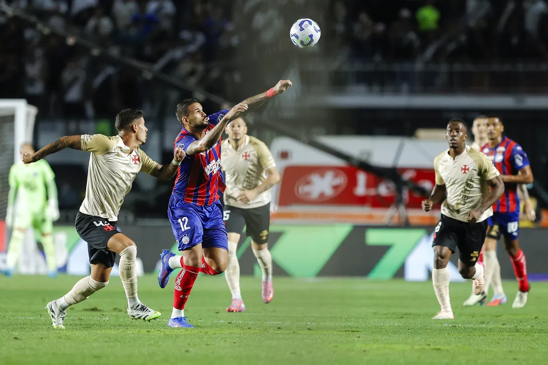 Com derrota para o Vasco, Bahia chega a um mês sem vitórias no Brasileirão e vê o G-4 se afastar