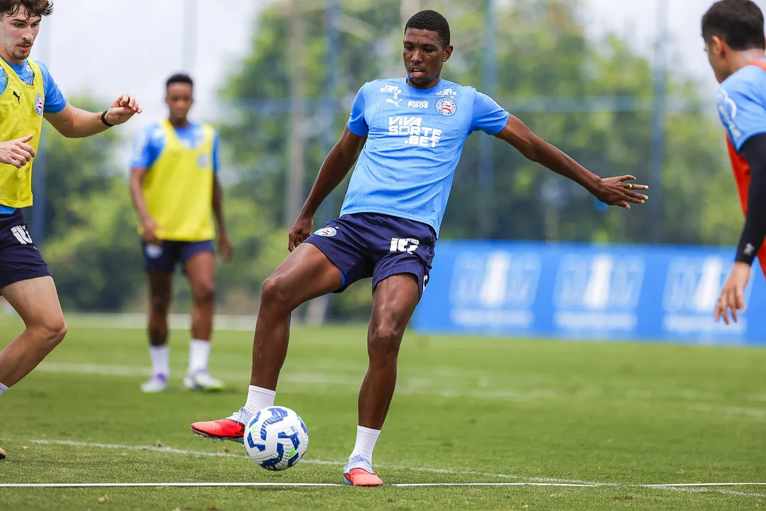 O Bahia recebeu a boa notícia do retorno de Kanu e Ademir aos treinos em campo. A equipe de Rogério Ceni intensifica a preparação tática e de posse de bola para encarar o Palmeiras.