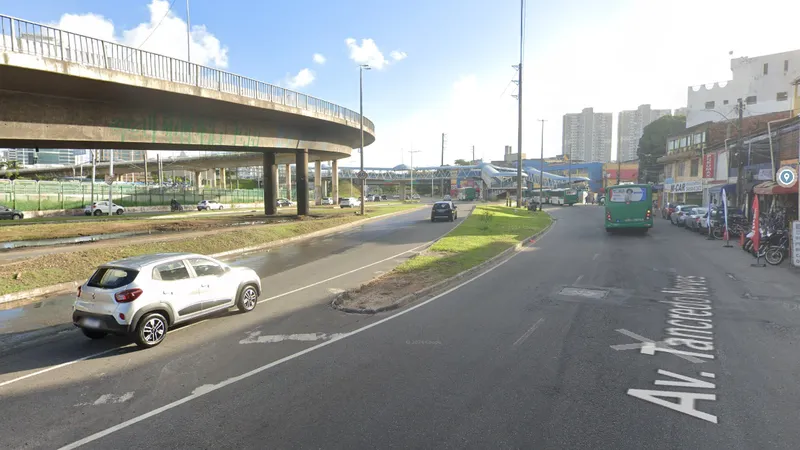 Trecho da Ligação Iguatemi Paralela (LIP), em Salvador.