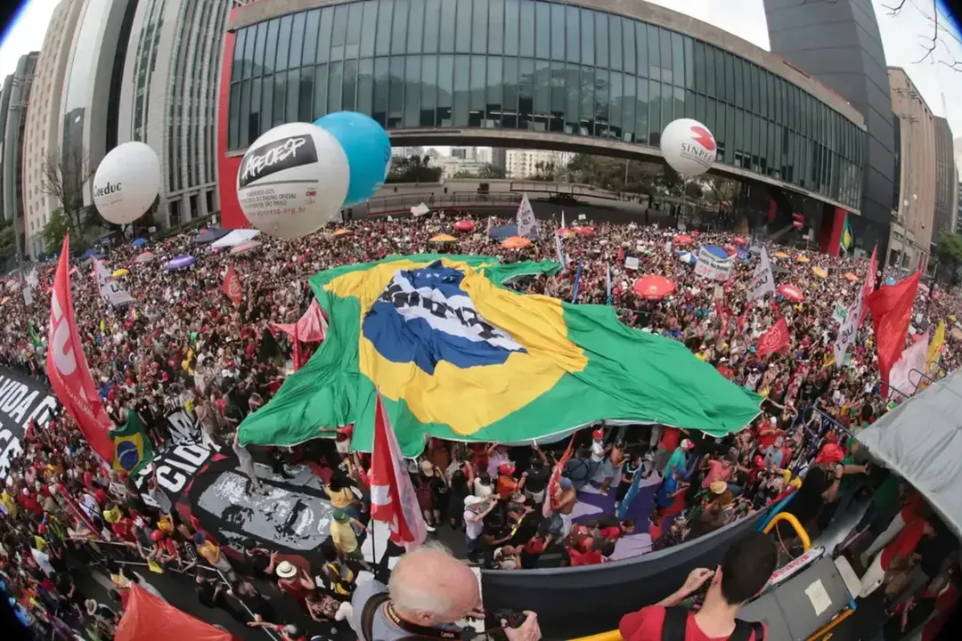 Ato na Avenida Paulista contra a PEC da Blindagem e PL da Anistia aconteceu neste domingo, 21