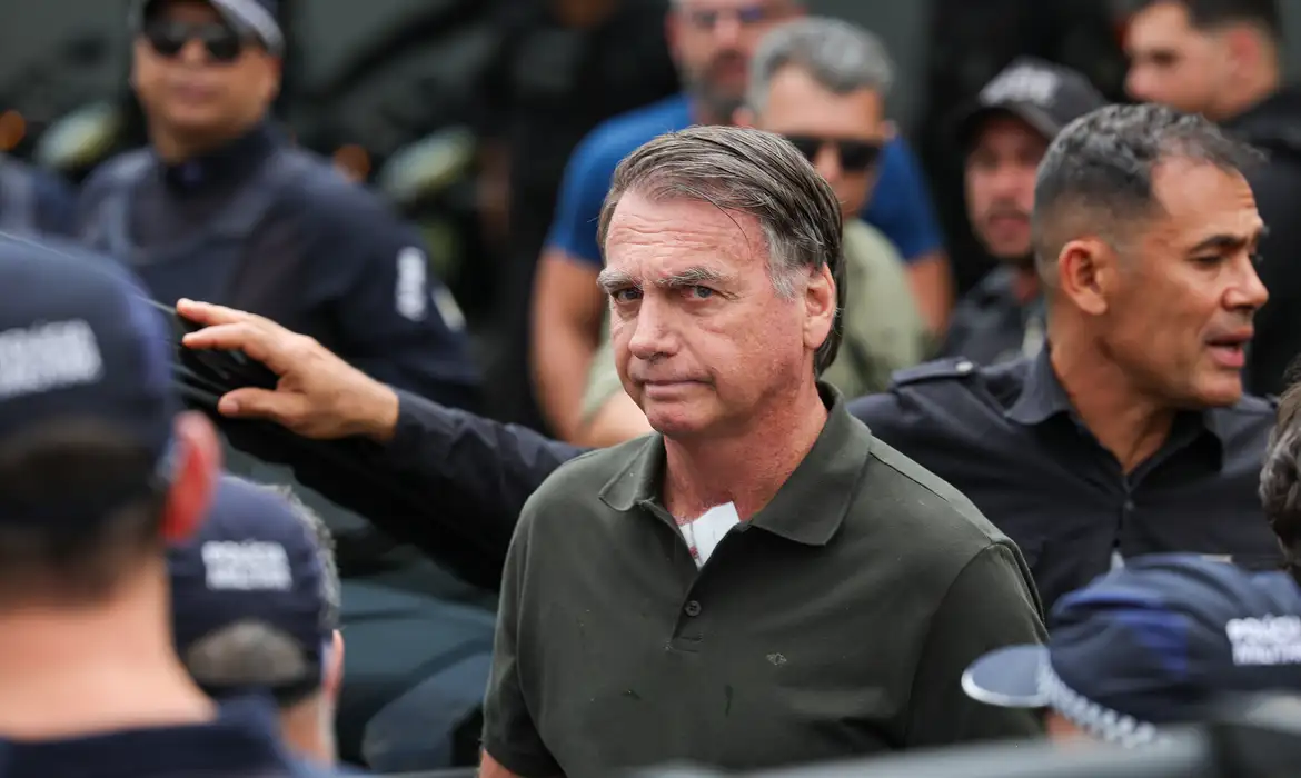 Bolsonaro deixou a residência escoltado por policiais penais do DF